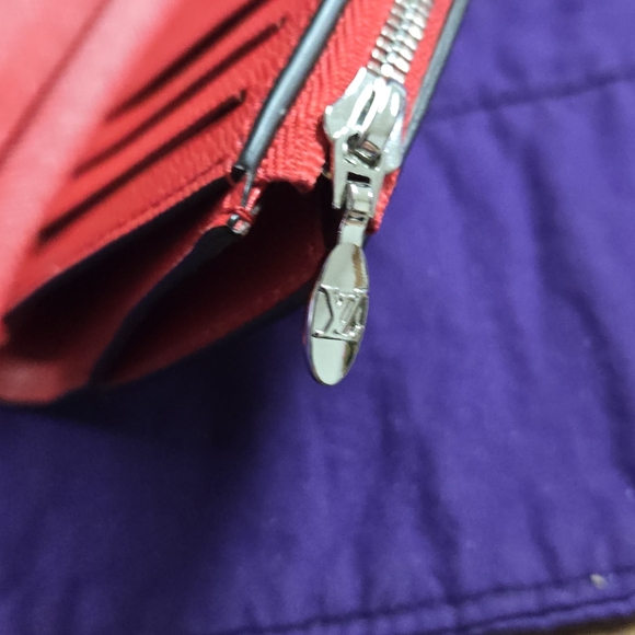 Louis Vuitton Red Epi Coquelicot Twist Lock Compact Wallet with Silver Logo - Picture 14 of 15